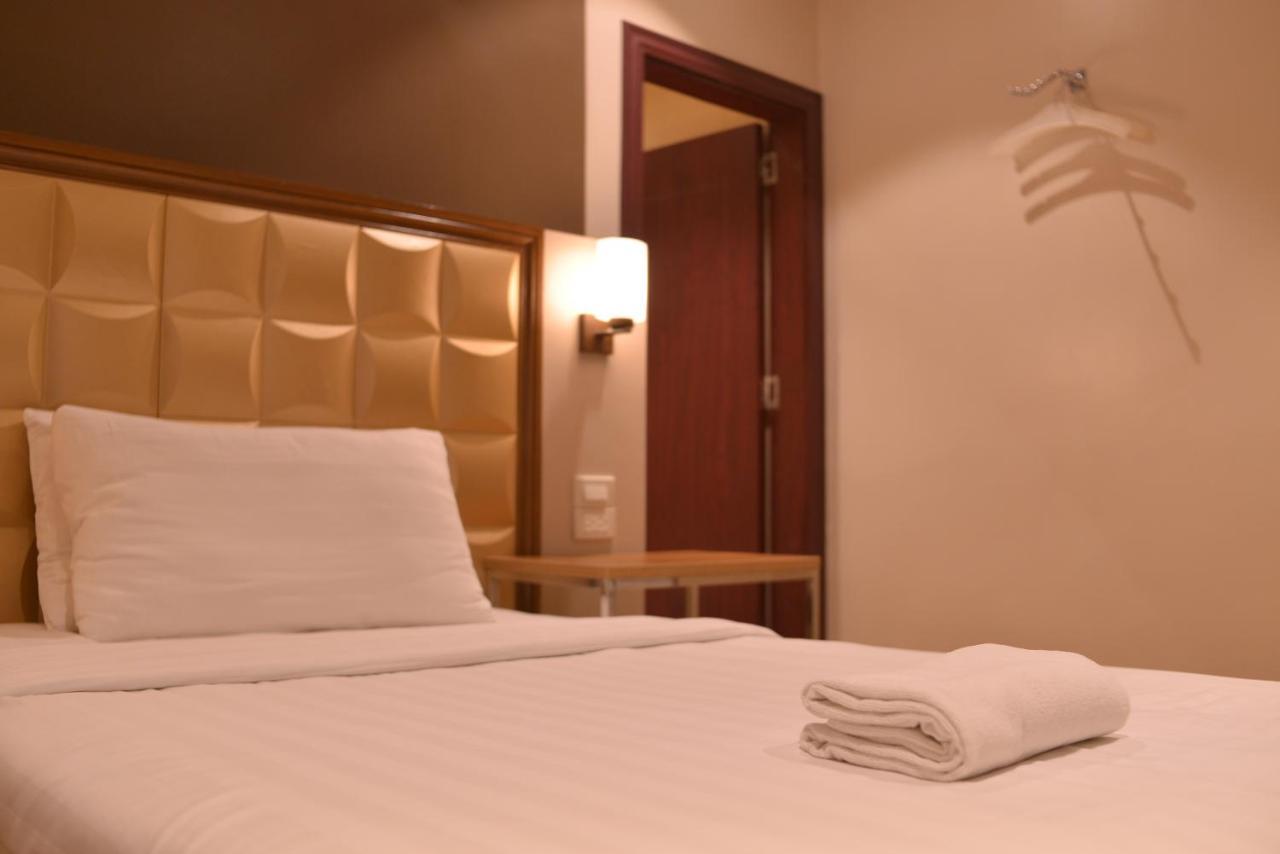 Robertson Hotel Naga  Rum bild