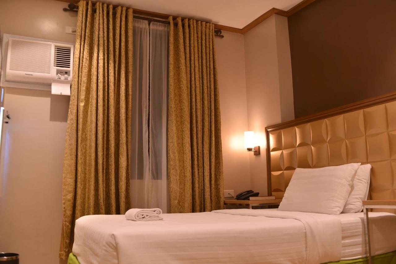 Robertson Hotel Naga  Rum bild